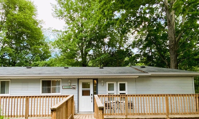 Tweed Cabaña | welcome to the Barefoot Bungalow with lake views