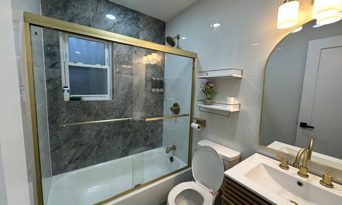 Brownsville Casa | Welcome to The Brownstone! Renovated home located in the heart of Brooklyn!