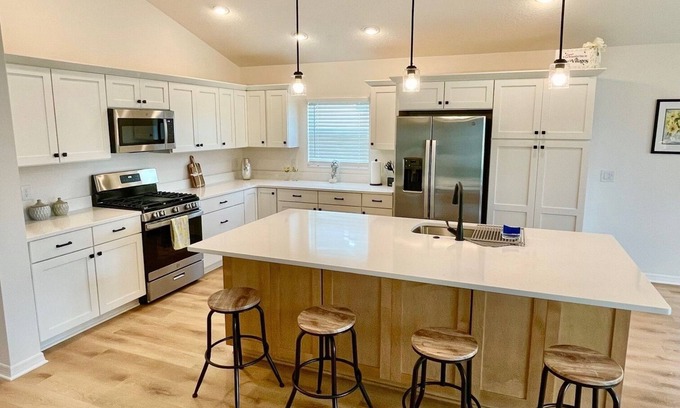 Okahumpka Casa | Welcome to The Dove at Eastport A 3BR/3 FULL BA home in The Villages, Florida