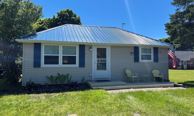 Grand Marais Cabaña | Welcome to The Driftwood Cottage! A cozy 2-bedroom home in Grand Marais, MI.
