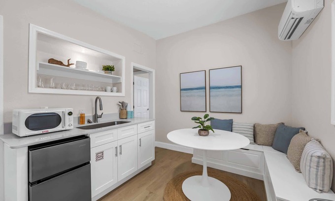 Cocoa Beach Apartamento | Welcome to The Drift – Your Laid-Back Beach Escape in Cocoa Beach!