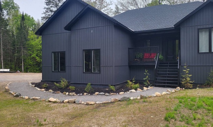 Highlands East Casa | Welcome to the Hidden Gem . Bungalow Bliss: Modern Comfort in a country setting