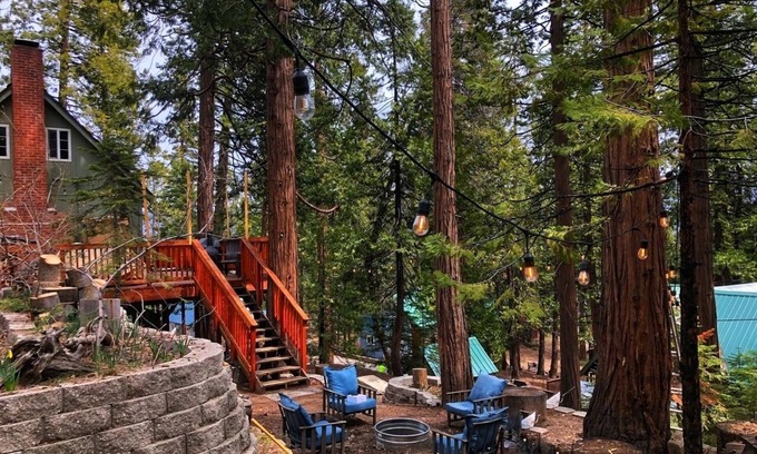 Shaver Lake Cabina | Welcome to The Lyon's Den in the beautiful East Village of Shaver Lake