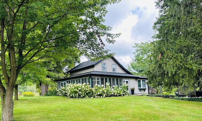 Three Oaks Otro | Welcome to the Mill! Charming Three Oaks Farmhouse-Dog friendly on 2 acres.