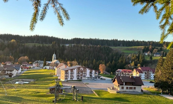 Bellefontaine Apartamento | Welcome to the OH JURA ski and hiking duplex!