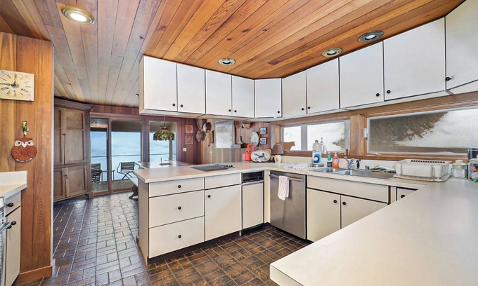 Birchwood Farms Casa | Welcome to the Relaxing Northern Lodge in Michigan’s premier Birchwood Farms Golf and Country Club