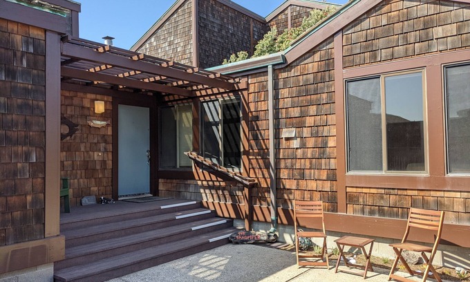 Castroville Casa | Welcome to The Sandpiper! / 166 MDW