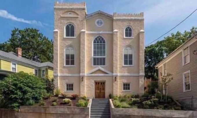 Staunton Casa | Welcome to The Sanctuary! Gorgeous Church Revival