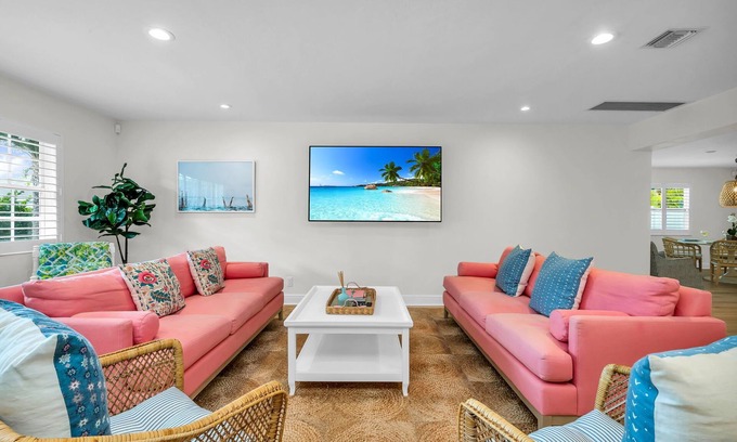 Southside Casa | Welcome to The Pink Cabana – A Vibrant Escape in the Heart of West Palm Beach!