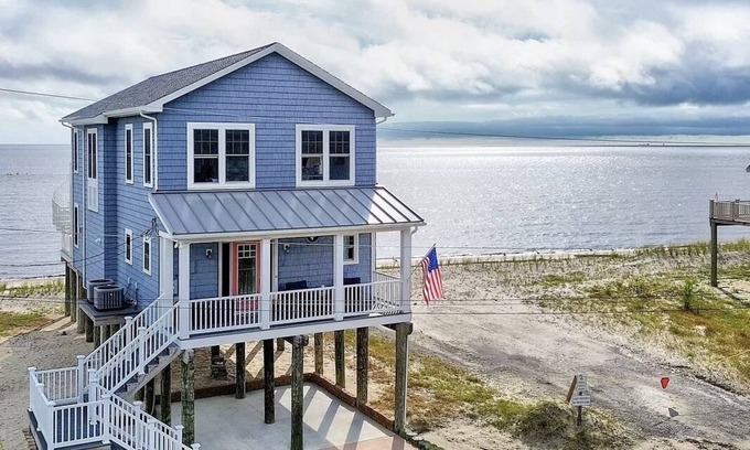 Little Creek Casa | Welcome to the waterfront oasis in the serene community of Kitts Hummock Beach!