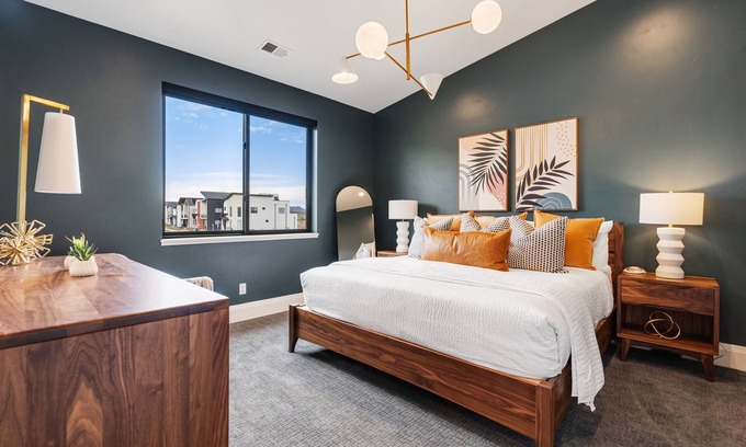 Old Town North Condominio | Welcome to The Zephyr Loft!