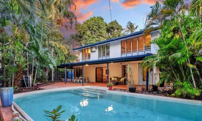 Fannie Bay Apartamento | Welcome to this stunning 4BR Pet-Friendly Pool Paradise!