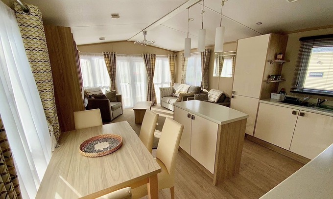 South Cerney Chalet De Esquí | Welcome to 'ThisOne' our Hoburne Cotswolds little escape