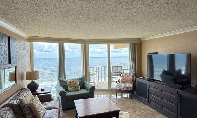 Winthrop Holding Condominio | Welcome to your perfect beachfront condo in Daytona Beach Shores!