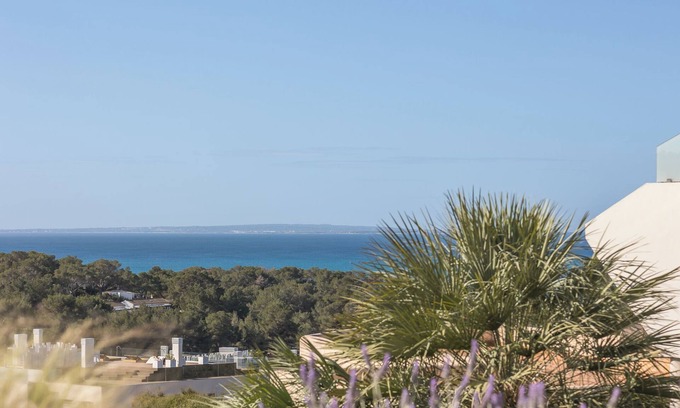 Cap Martinet Chalet De Esquí | Welcome to Villa Ventura, a stylish property with sea views and private pool