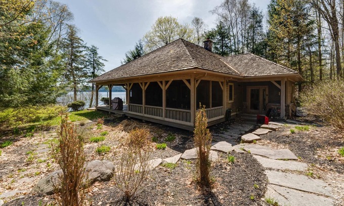 Utterson Casa | Welcome to Waters Edge A Beautiful Family Escape