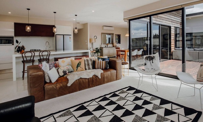 Rewa Casa | Welcome to Wentworth Lane