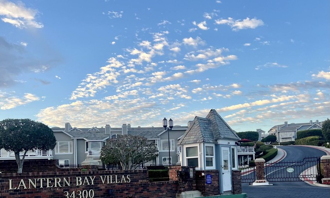 Lantern Bay Estates Condominio | Welcome to your dream beach winter retreat in Dana Point, California.