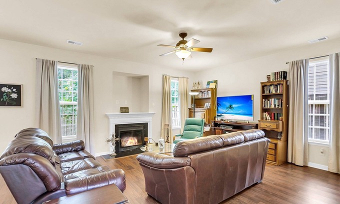 Lincolnville Casa | Spacious 5-bed, 3-bath home in excellent location