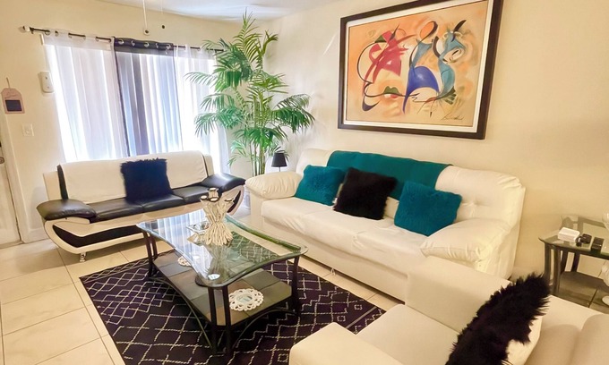 Highland Garden Casa | Welcome to your "Home Away From Home" getaway. Cozy with modern look living room