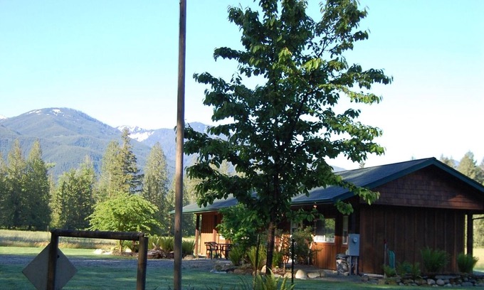 Concrete Casa | Welcome to your year-round mountain getaway and historic ranch in the foothills of the North Cascades!