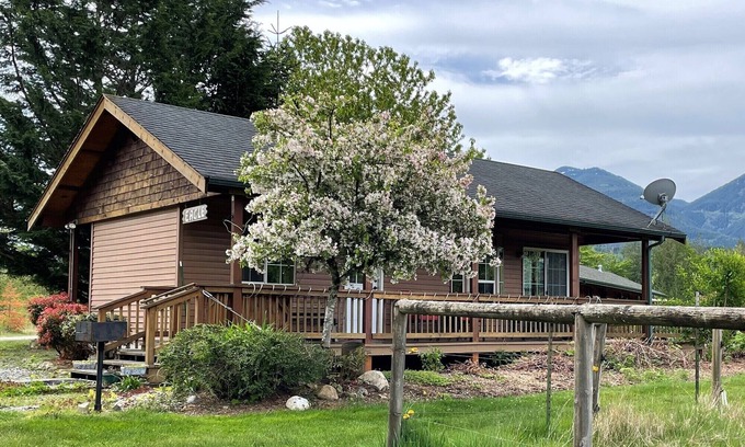 Concrete Cabaña | Welcome to your year-round mountain getaway and historic ranch in the foothills of the North Cascades!