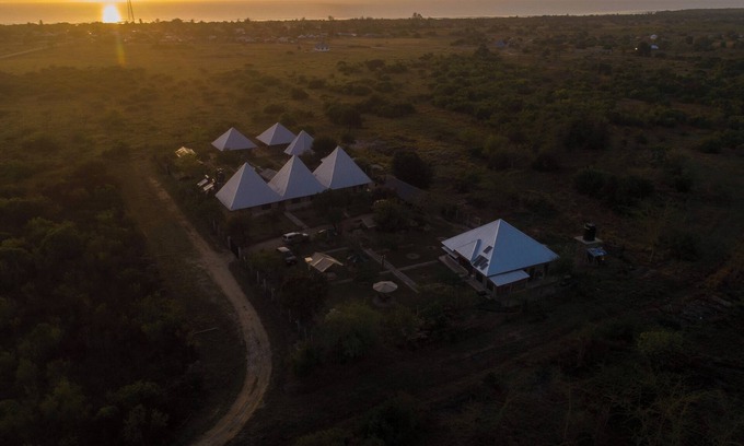 Saadani National Park Alquiler De RV | Welcoming 13-bedroom campground in Saadani National Park.