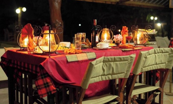 Saadani National Park Alquiler De RV | Welcoming 13-bedroom campground in Saadani National Park.