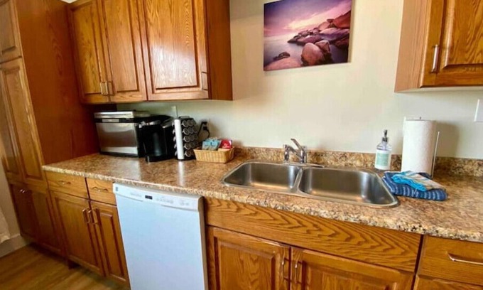 Regional District of Nanaimo Apartamento | Welcoming 2 bedroom suite, 5 min from the beach (Family and pet friendly!)