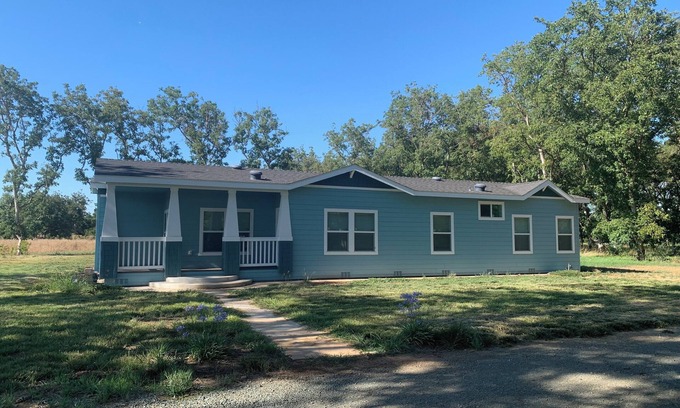 Linden Casa | Welcoming 3-bedroom house with AC in Linden