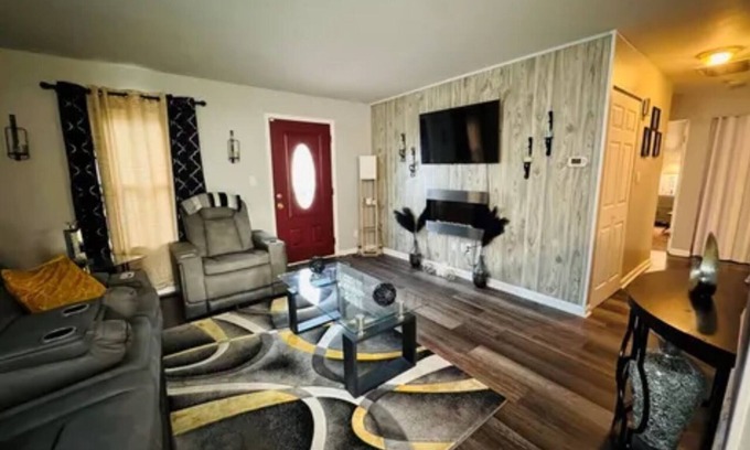 Groesbeck Casa | Welcoming 3-bedroom house with AC in Cincinnati