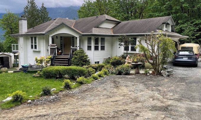 Lindell Beach Casa | Welcoming 6-bedroom house in Lindell Beach