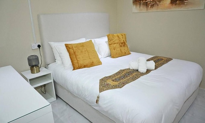 Dubai Cama Y Desayuno | Welcoming Bed & Breakfast in Private Desert Camp Deluxe Room