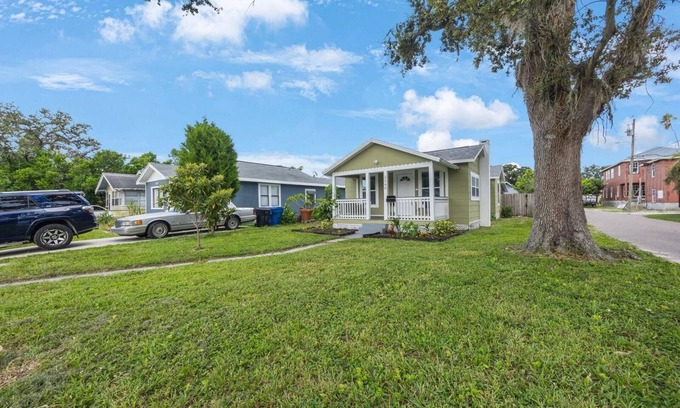 Magnolia Heights Casa | Welcoming Bungalow in Downtown St. Petersburg