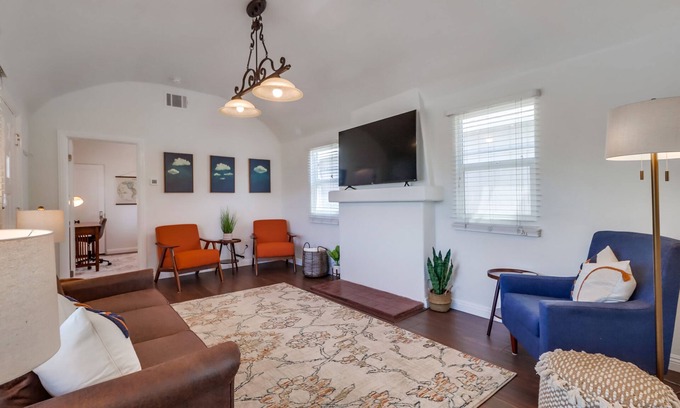 La Mesa Casa | Welcoming bungalow with den, ideal for longer stays, near everything!