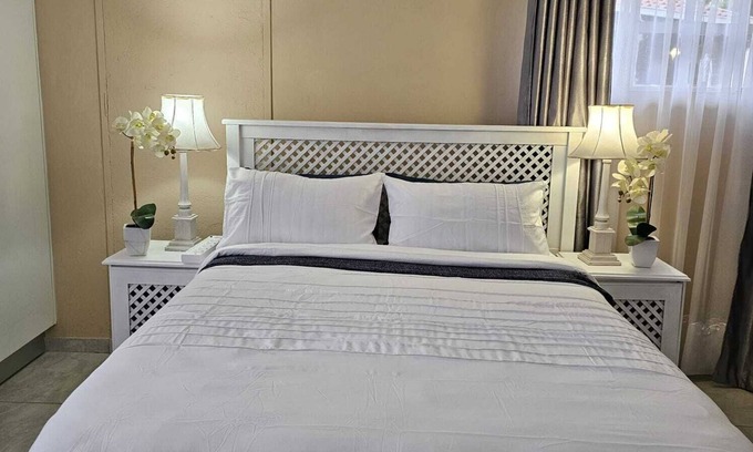 Greater Johannesburg Metropolitan Area Cabaña | Welcoming cottage with WiFi just close to Mall of Africa