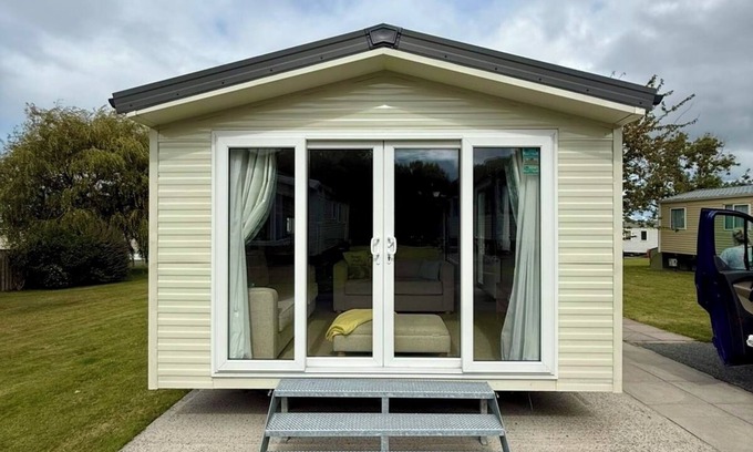 Cross Inn Casa | Welcoming family caravan on large pitch near beautiful New Quay in West Wales