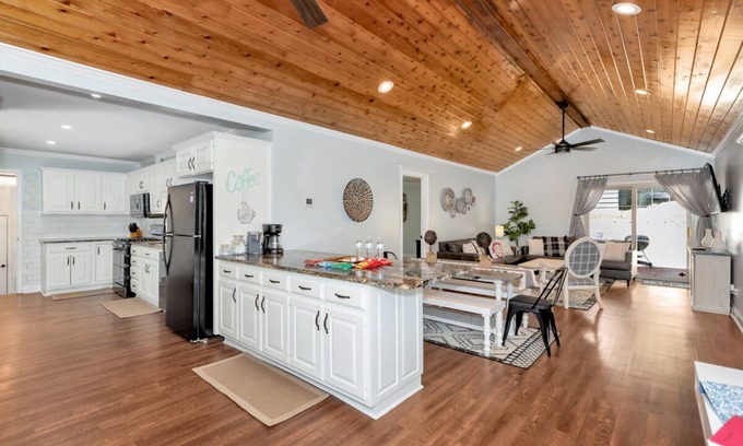 Guntersville Casa | Welcoming Georgia Mountain Retreat