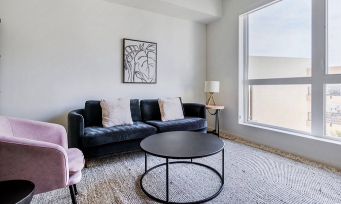 Hayward Apartamento | Welcoming Hayward 1BR w/ Heated Pool & Outdoor Kitchens, by Blueground