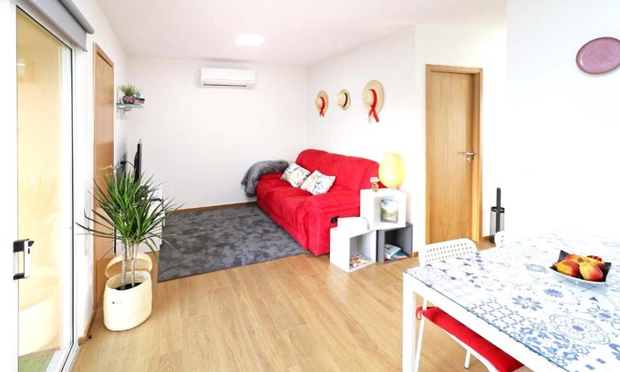 Barcelos Casa | Welcoming House in Medros with Terrace