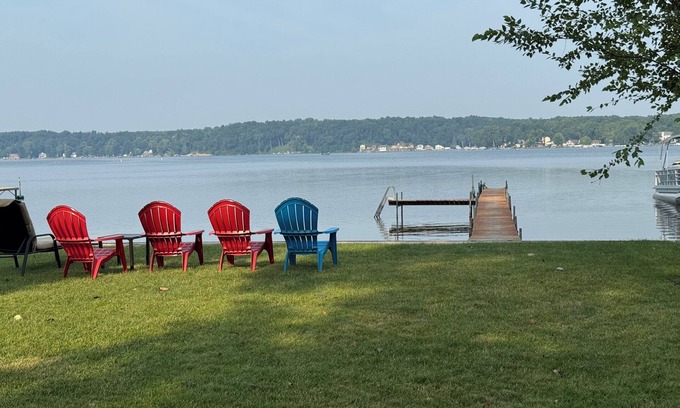Onsted Casa | Welcoming lake house on beautiful Sand Lake in Irish Hills
