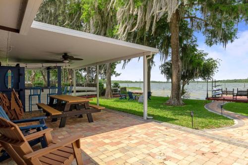 Crystal River Casa | Welcoming Little Blue Lakehouse in Crystal River