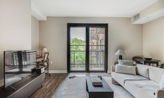 Mount Vernon Square Apartamento | Welcoming Mt Vernon Studio w/ Gym & Roof Pool, nr Uni, by Blueground