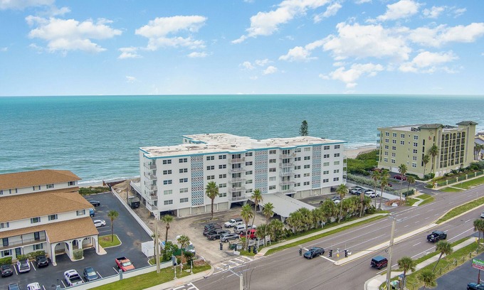 South Patrick Shores Condominio | Welcoming ocean front 2-bedroom condo in Satellite Beach.