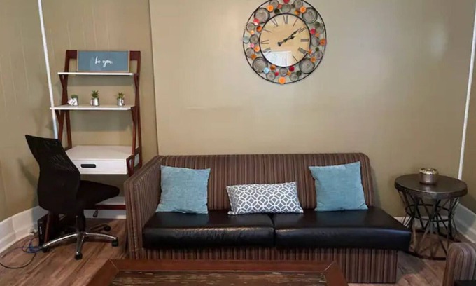 Birmingham Casa | Welcoming Overnight Bedroom Two Beds