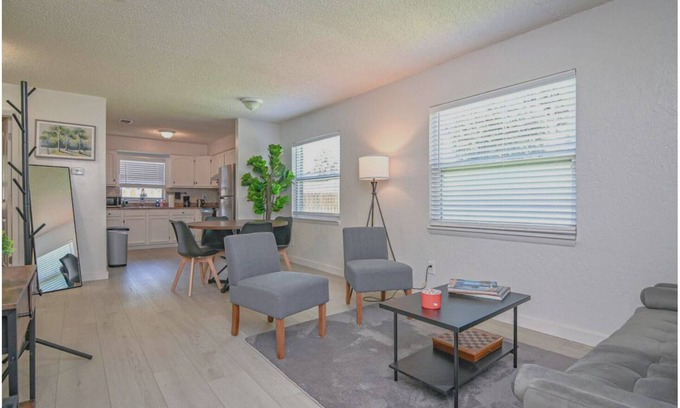 North Hyde Park Casa | Welcoming The Bayside Retreat Tampa Unit B - 2 bedrooms 1 bathroom