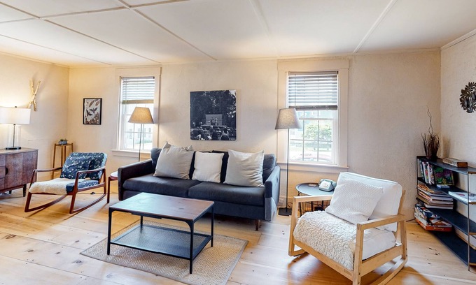 Port Clyde Casa | Welcoming Village Retreat, Water-View Family Getaway - Fast WiFi, Walkable