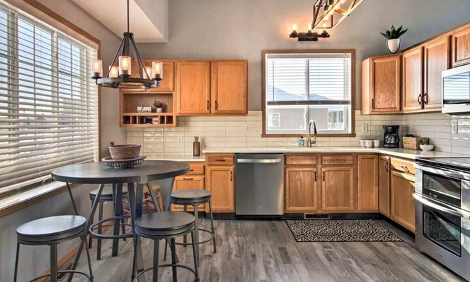 West Fargo Casa | Welcoming West Fargo Retreat w/ Backyard!