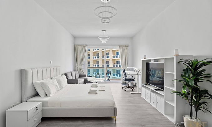 Dubai Production City Apartamento | WelHome - Greenery Apt for Modern Studio in Production City