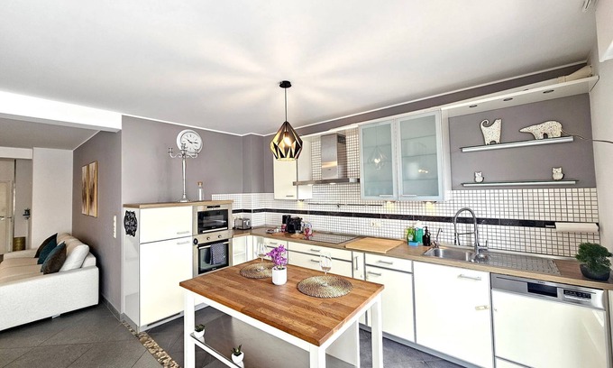 Hollerich Apartamento | Well Appointed 2BR w terrace&parking